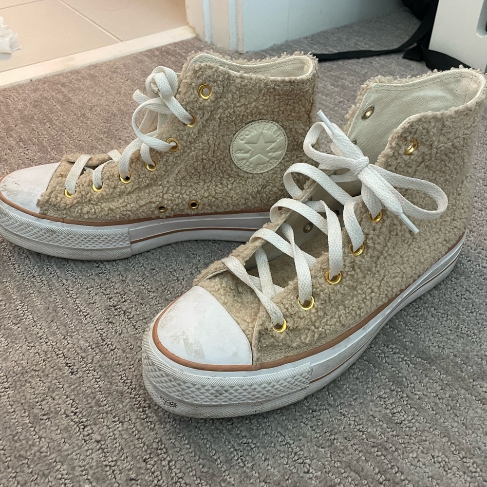 Converse Hightops Cozy Club Sneakrrs